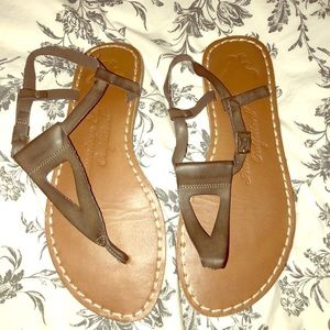 American Eagle sandals